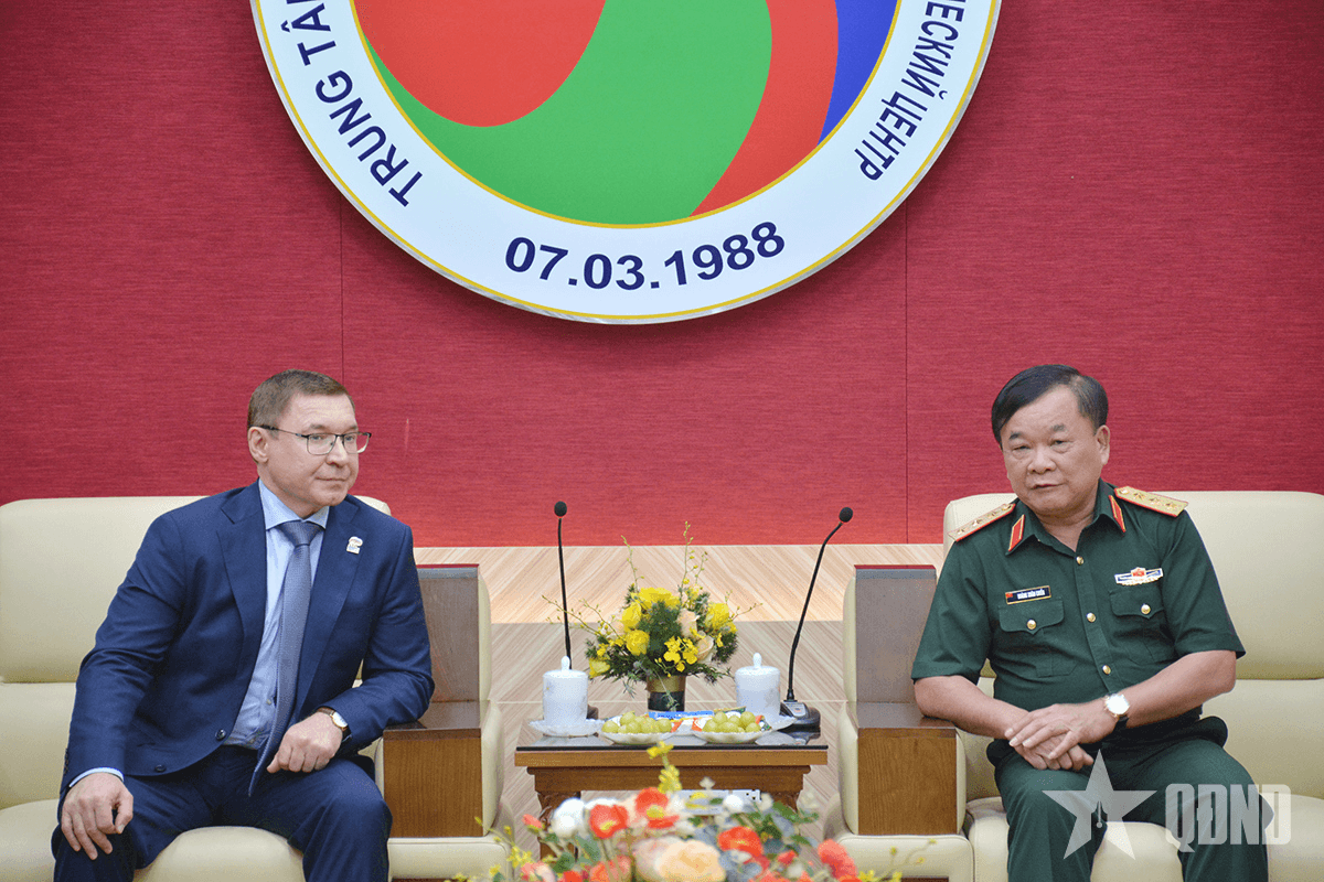 Phó chủ tịch thứ nhất Hội đồng Liên bang Nga thăm và làm việc tại Trung tâm Nhiệt đới Việt - Nga