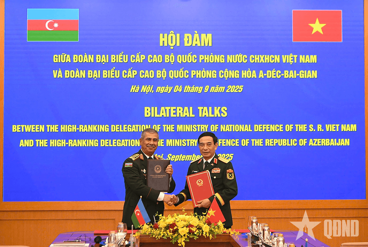 Đại tướng Phan Văn Giang hội đàm với Bộ trưởng Bộ Quốc phòng Azerbaijan