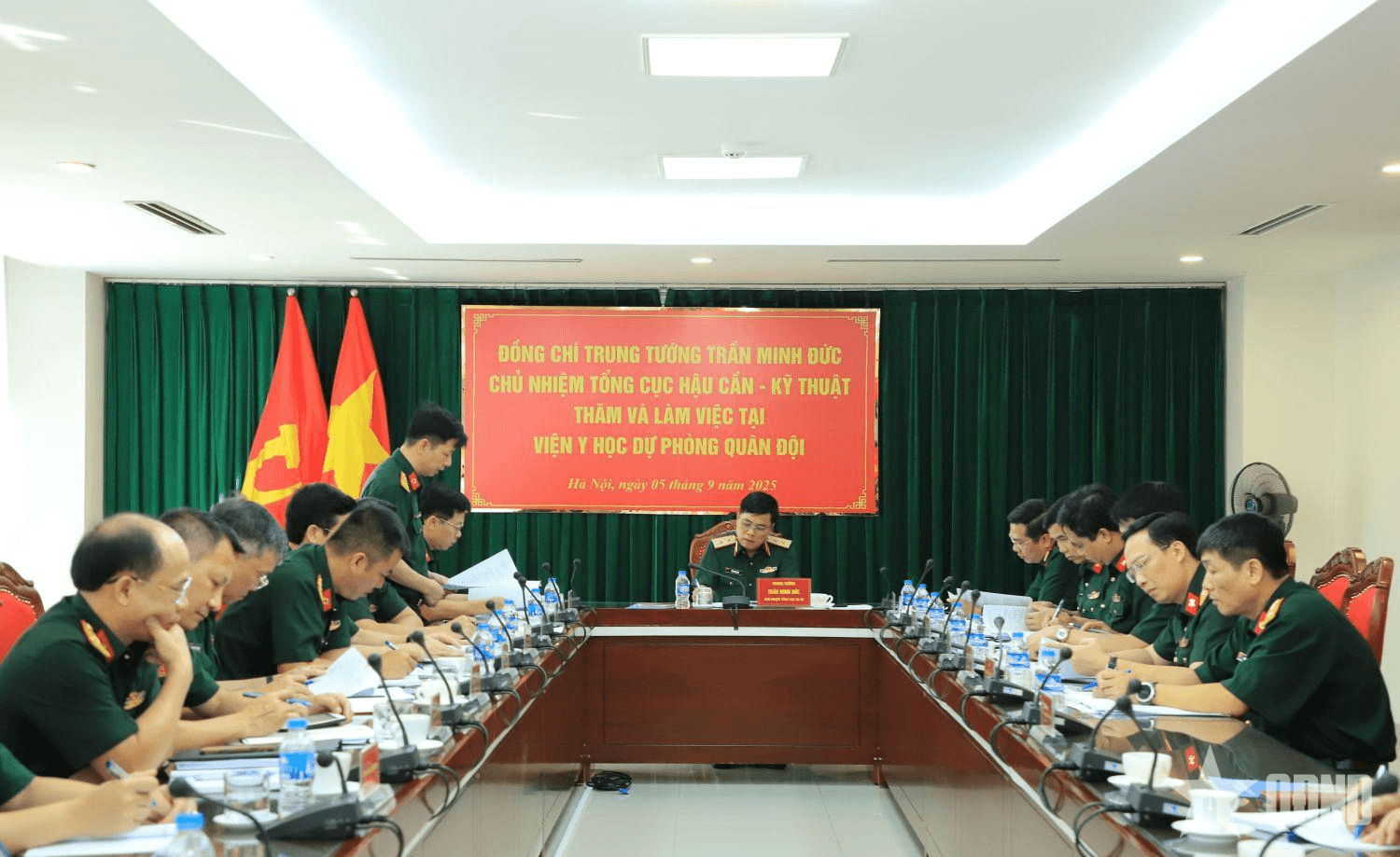 Trung tướng Trần Minh Đức kiểm tra Viện Y học dự phòng Quân đội