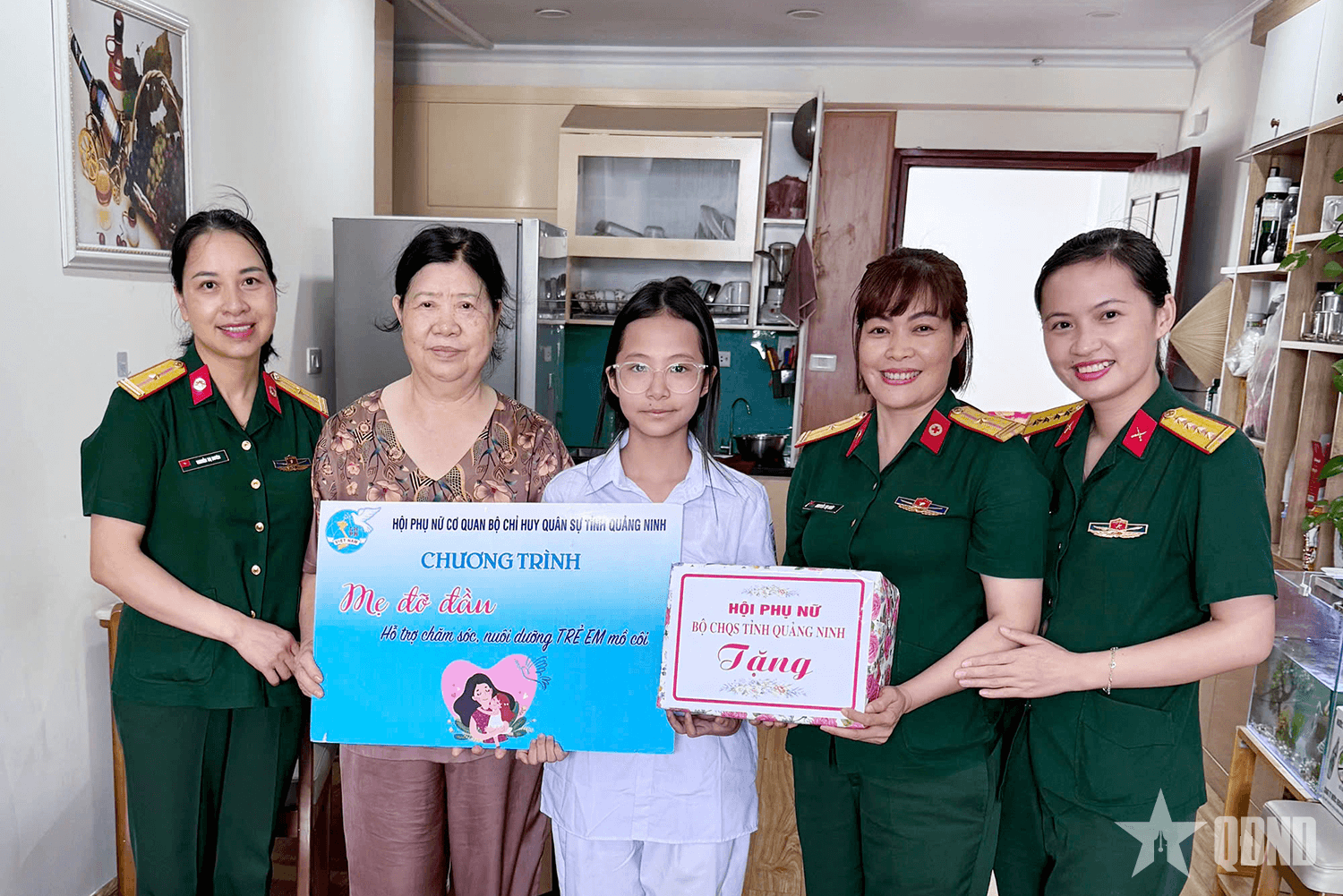 Hội Phụ nữ cơ quan Bộ CHQS tỉnh Quảng Ninh: Trao kinh phí giúp học sinh khó khăn đầu năm học mới