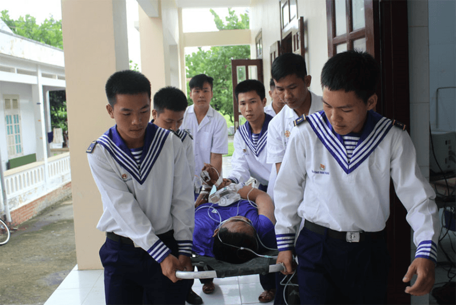 Bệnh xá đảo Song Tử Tây cấp cứu kịp thời bệnh nhân suy thận