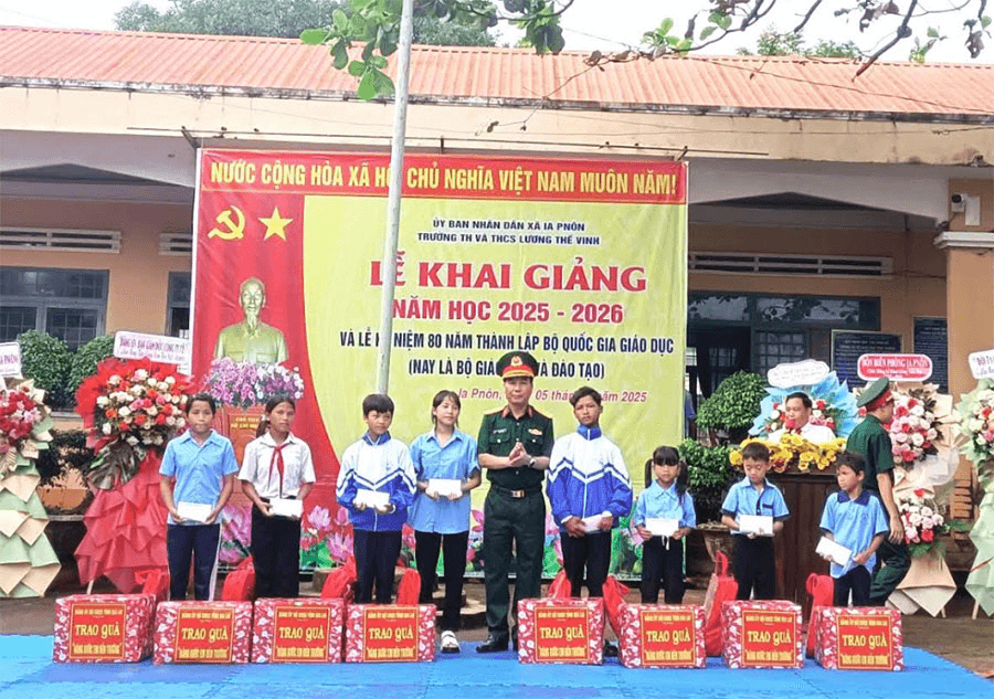 Gia Lai triển khai dự án “Cán bộ, chiến sĩ Quân đội nâng bước em tới trường”