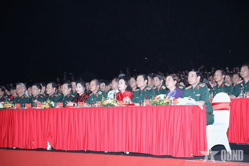 Hùng tráng chương trình chính luận nghệ thuật “Bản hùng ca chiến thắng”