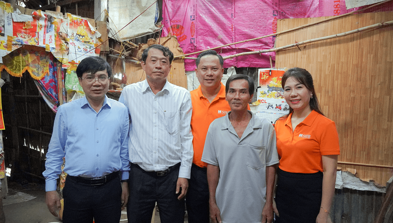 SHB vinh dự nhận Bằng khen của Thủ tướng vì những đóng góp tích cực trong chương trình xóa nhà tạm, dột nát