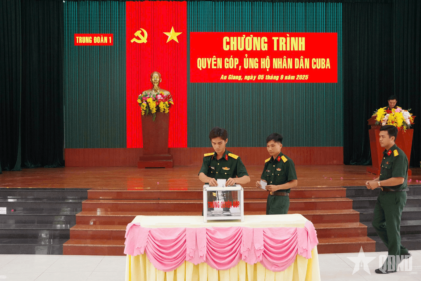 Trung đoàn 1 (Quân khu 9) quyên góp, ủng hộ nhân dân Cuba