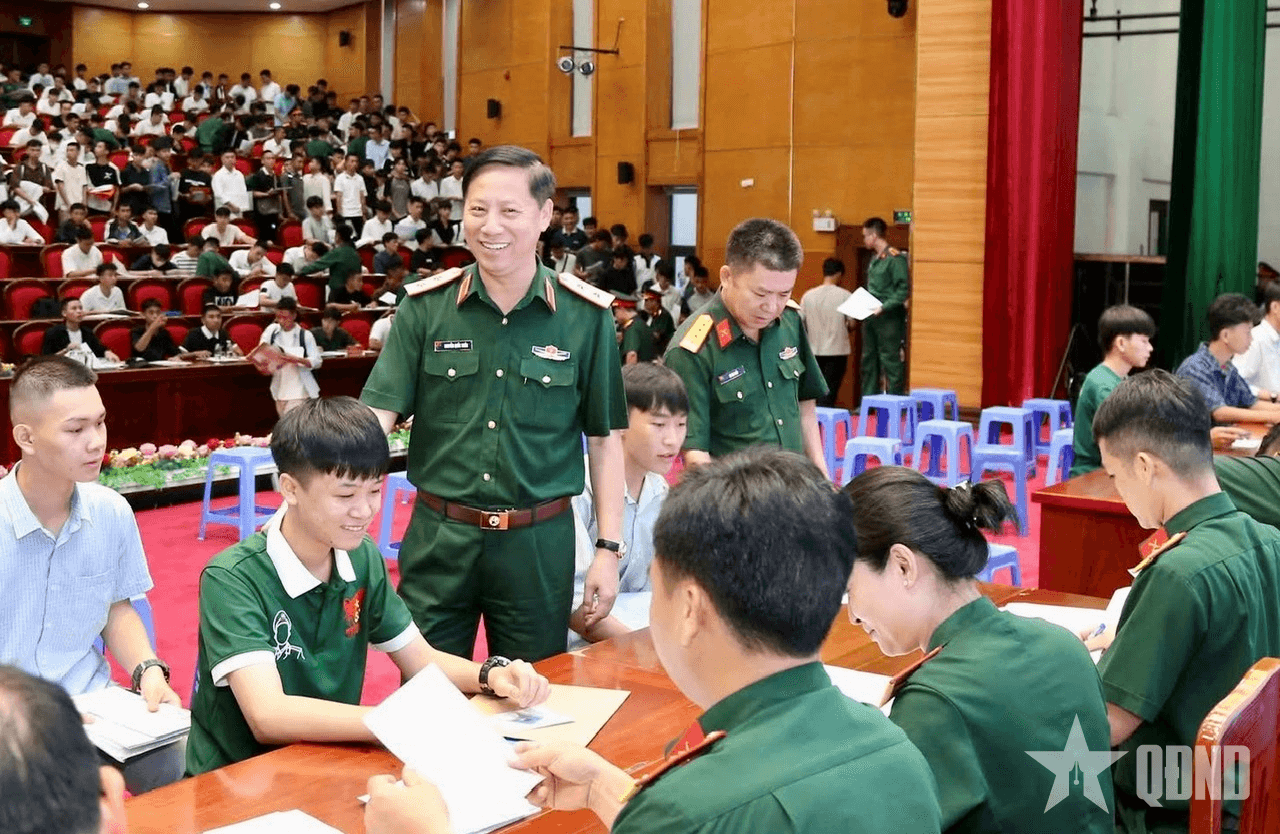 Trường Sĩ quan Chính trị tiếp nhận thí sinh trúng tuyển nhập học năm 2025