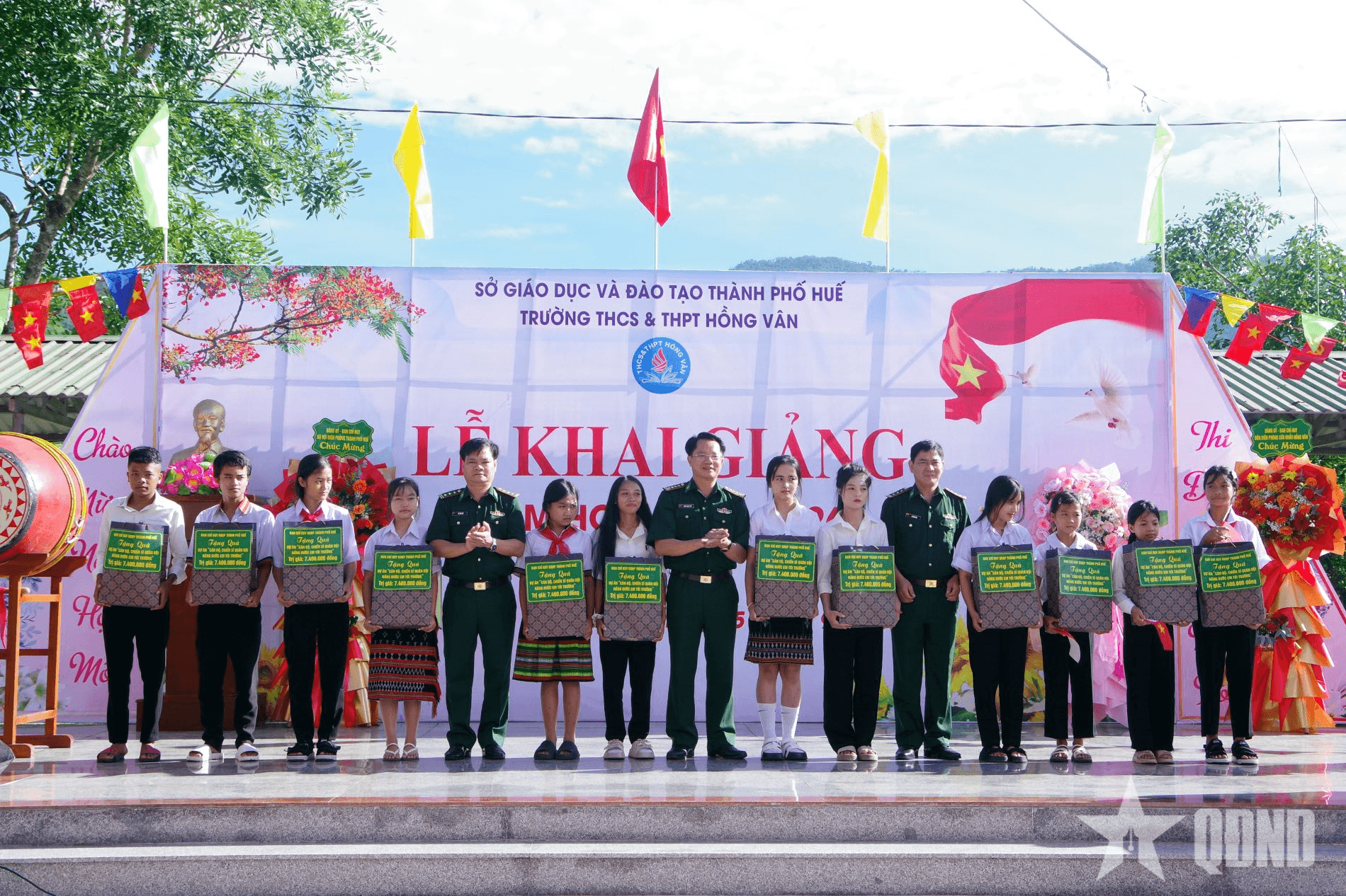 Bộ đội Biên phòng thành phố Huế tiếp sức học sinh khu vực biên giới