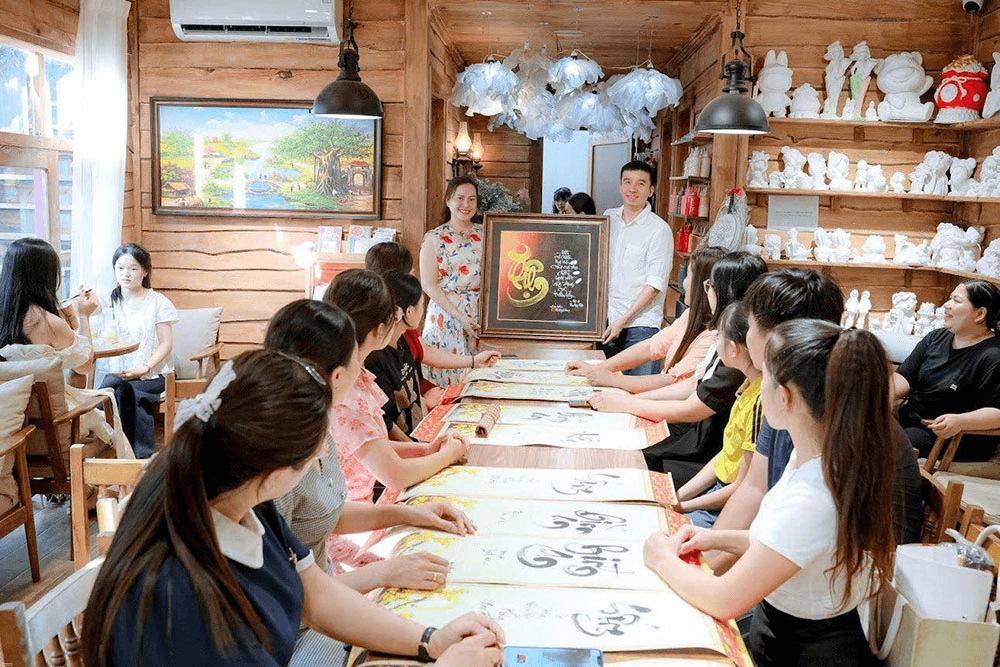 Từ kỹ sư đến nghệ nhân thư pháp