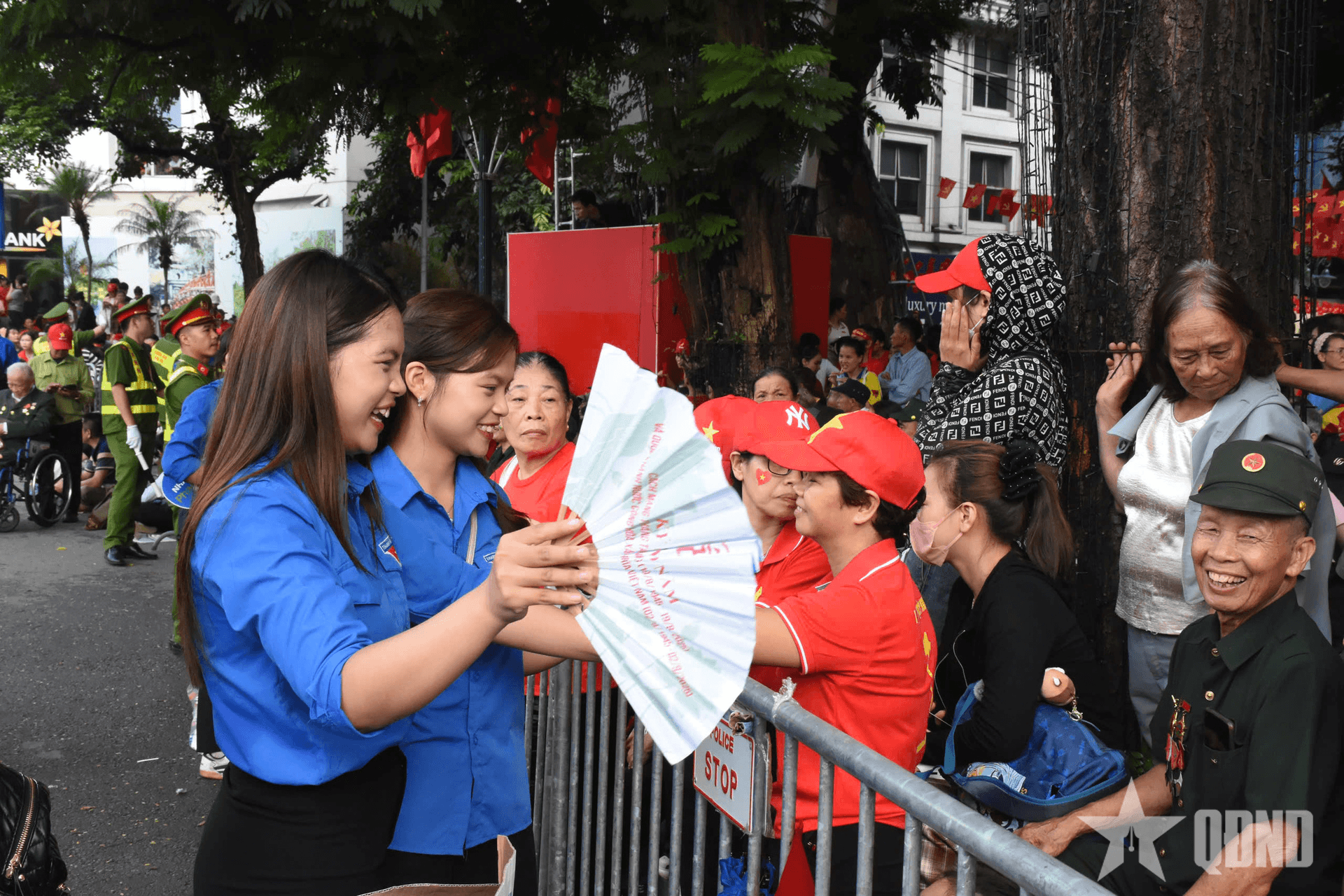 Những giọt mồ hôi thầm lặng làm nên thành công của Đại lễ