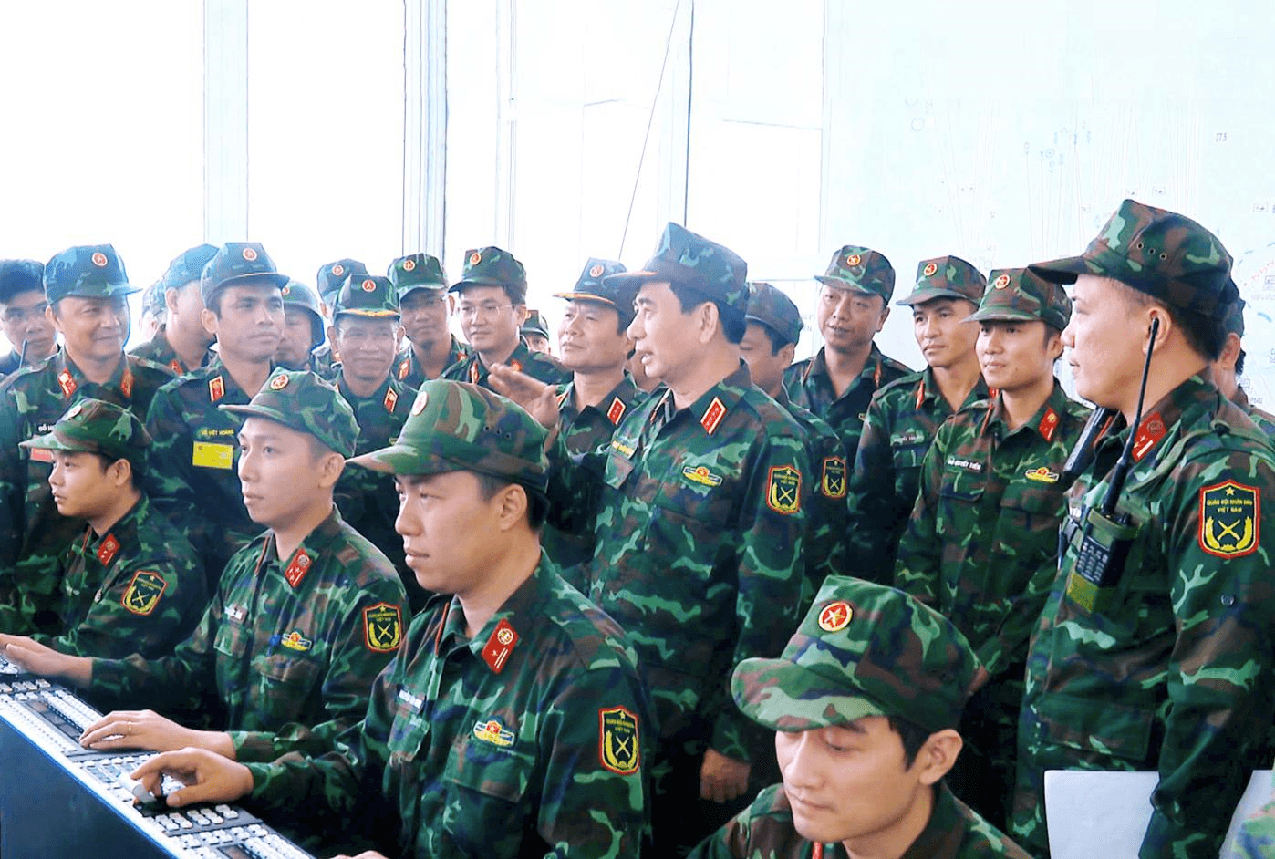 Xây dựng Binh chủng Thông tin liên lạc đáp ứng yêu cầu nhiệm vụ bảo vệ Tổ quốc trong tình hình mới