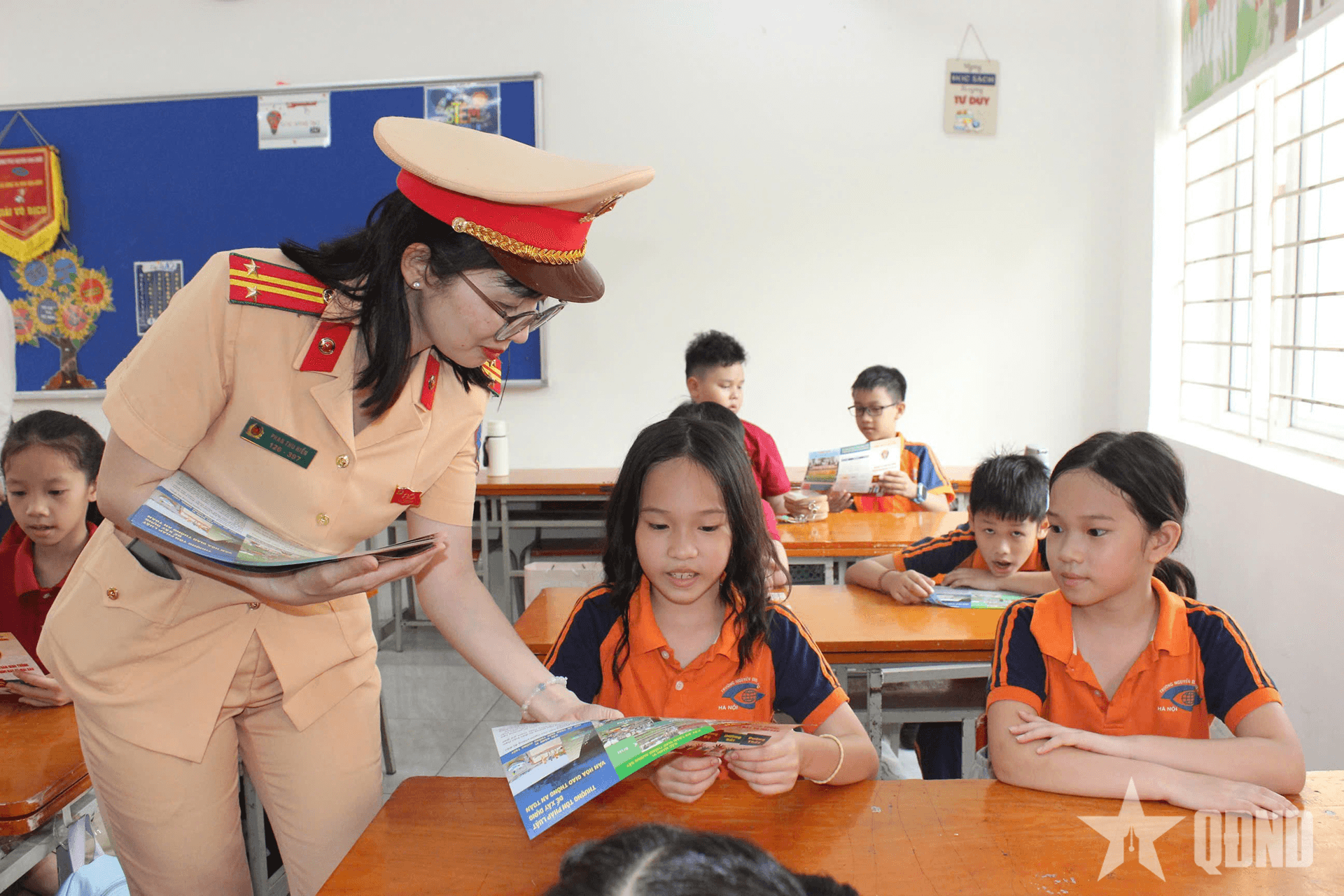 Hà Nội: Đẩy mạnh tuyên truyền an toàn giao thông cho học sinh