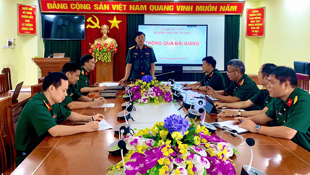 Vững bước trong sự nghiệp đào tạo cán bộ chính trị Quân đội
