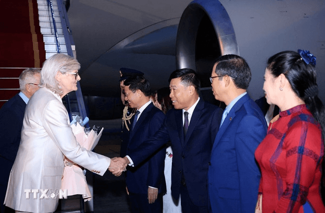 Toàn quyền Australia Sam Mostyn và Phu quân bắt đầu thăm cấp Nhà nước tới Việt Nam