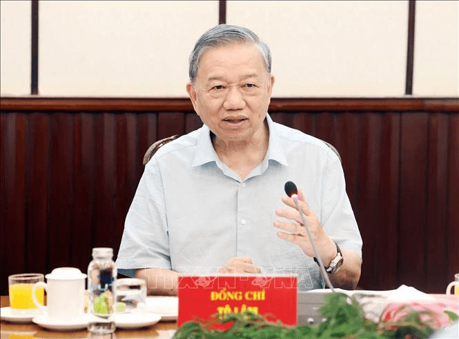 Khẩn trương triển khai đột phá phát triển giáo dục - đào tạo
