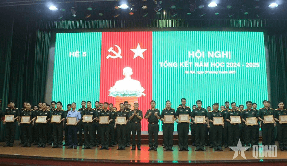 Phát huy truyền thống, học viên Hệ Đào tạo Sau đại học, Học viện Chính trị hoàn thành xuất sắc nhiệm vụ
