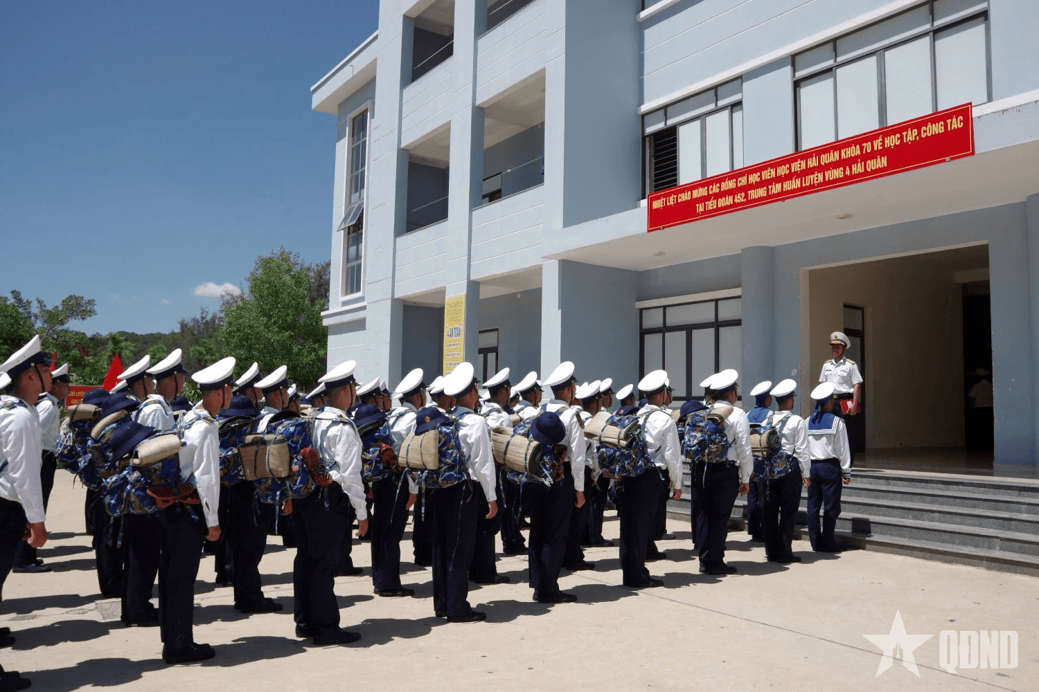 Trung tâm Huấn luyện Vùng 4 Hải quân tiếp nhận học viên sĩ quan về học tập, công tác