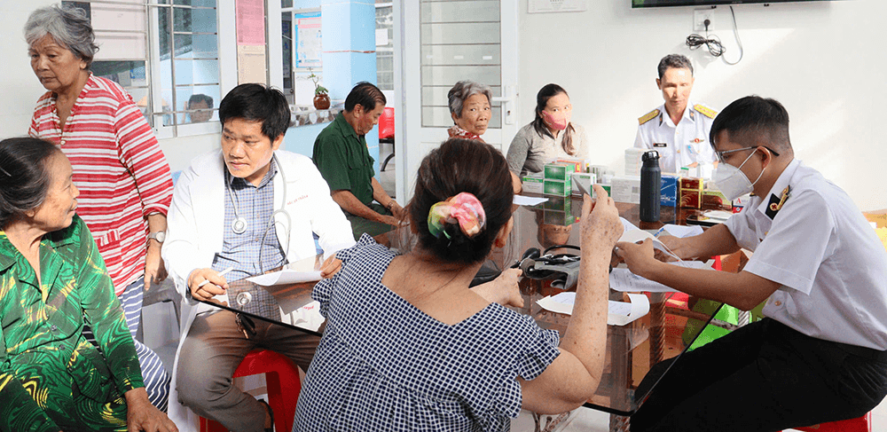 Vùng 5 Hải quân khám bệnh, cấp thuốc miễn phí cho các đối tượng chính sách