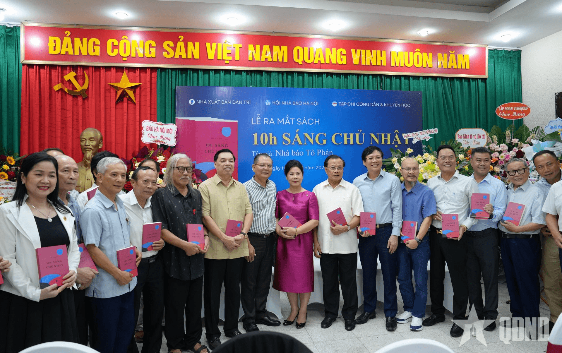 Nhà báo Tô Phán ra mắt tập tản văn “10 giờ sáng Chủ Nhật”