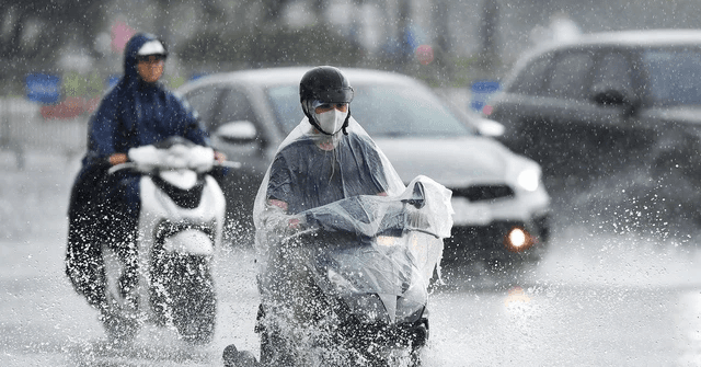 Thời tiết hôm nay (12-9): Bắc Bộ và Nam Bộ có mưa dông