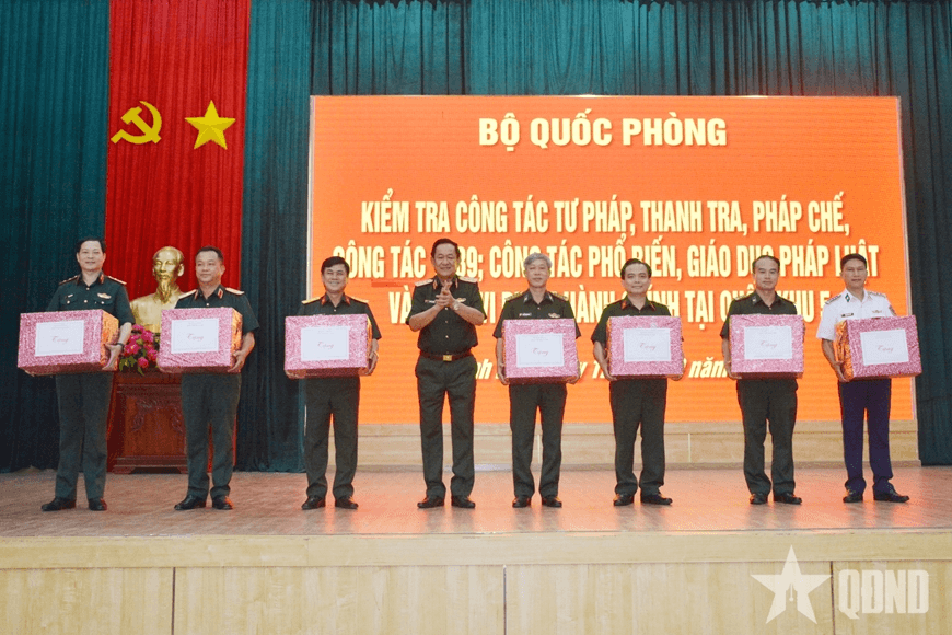 Thượng tướng Võ Minh Lương chỉ đạo kiểm tra công tác pháp luật tại Quân khu 5