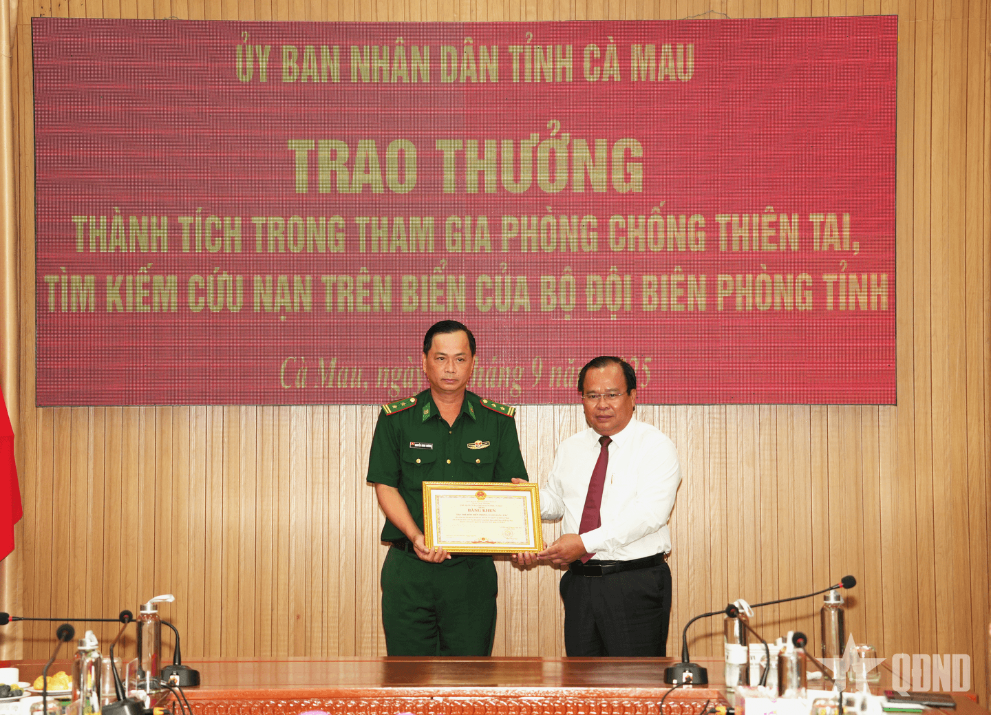 Cà Mau: Khen thưởng bộ đội biên phòng và ngư dân tích cực tham gia cứu nạn, cứu hộ