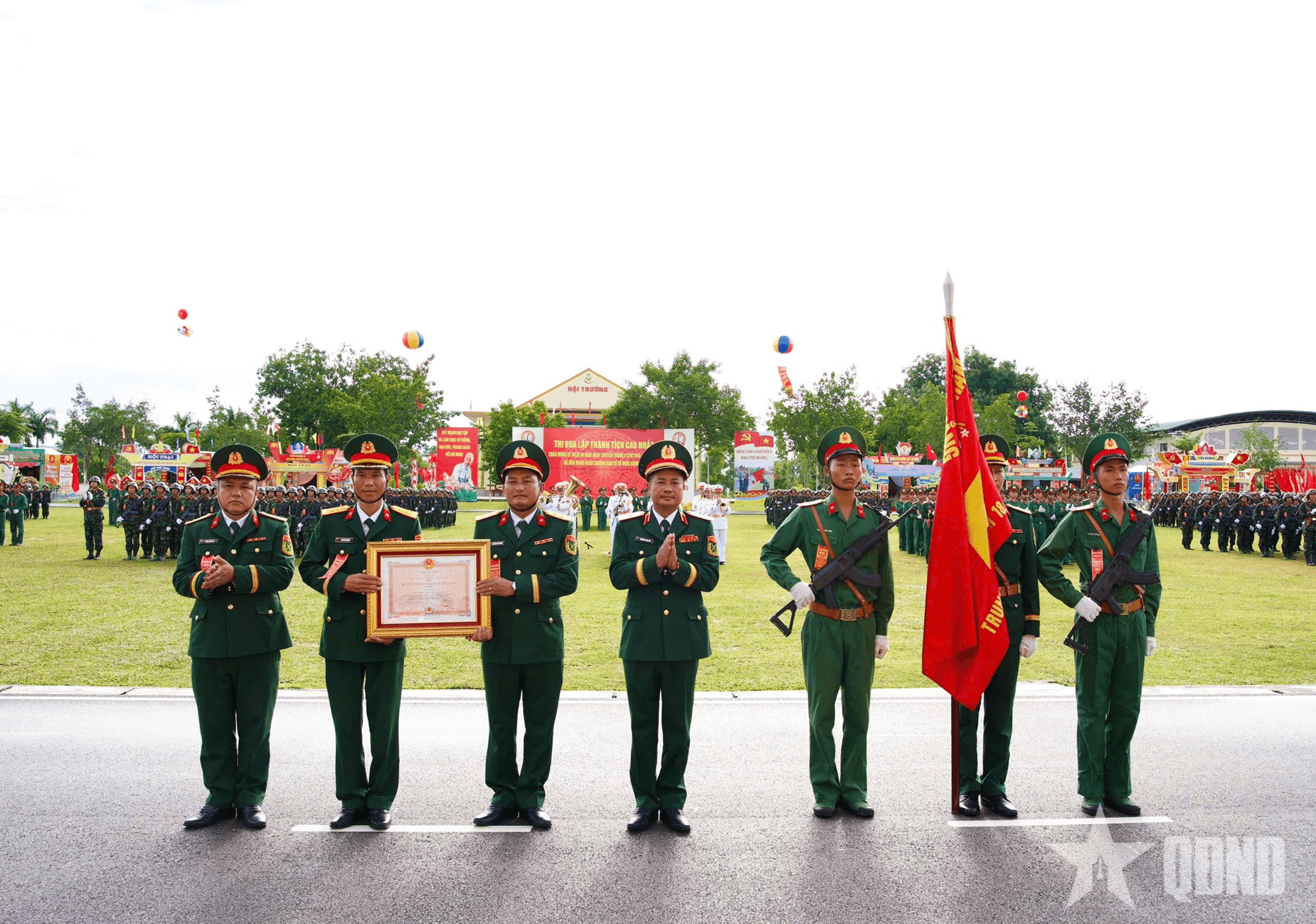 Trung đoàn 18 kỷ niệm 80 năm Ngày truyền thống, đón nhận Huân chương Bảo vệ Tổ quốc hạng Ba