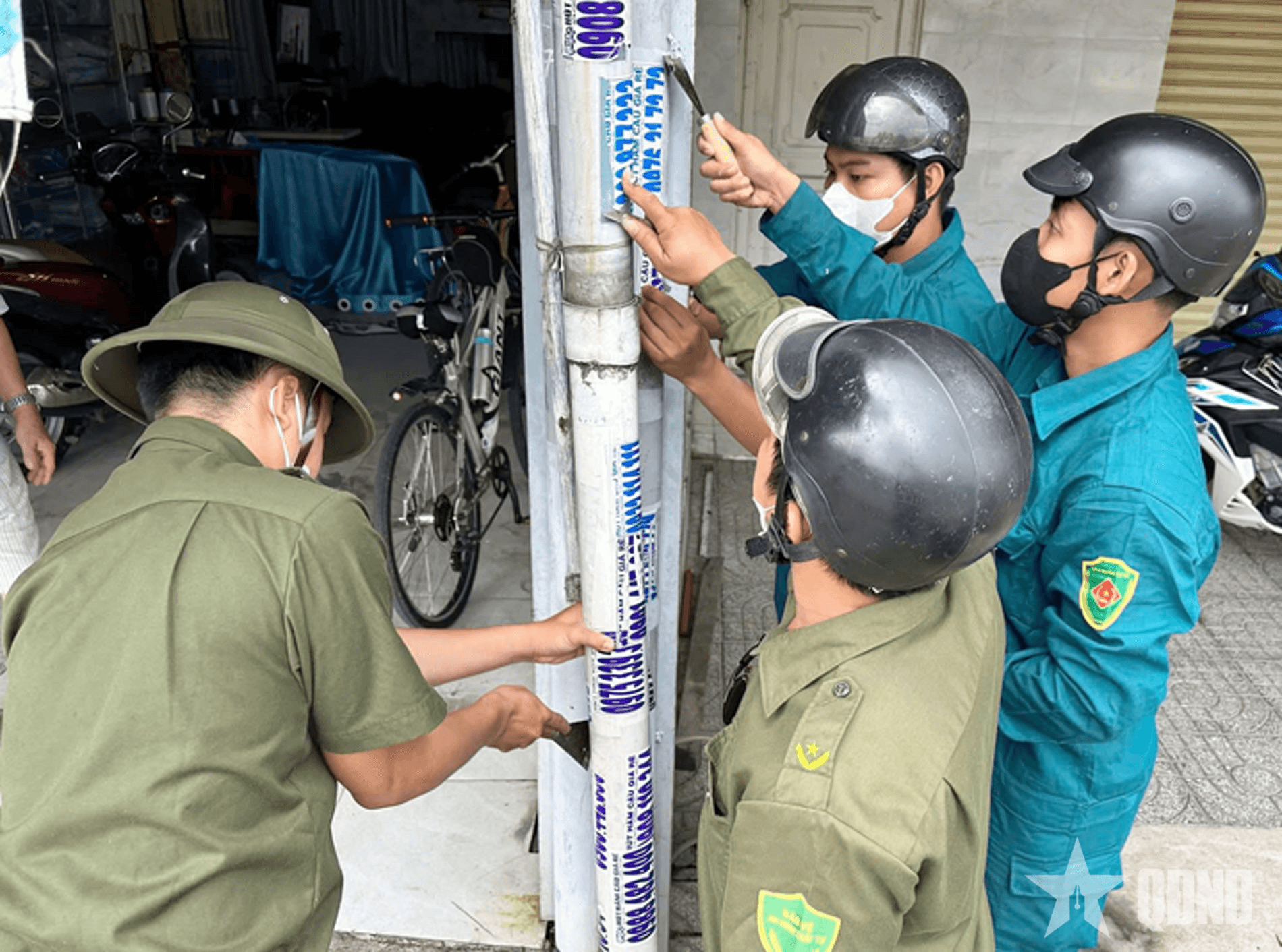 TP Hồ Chí Minh ra quân bóc gỡ quảng cáo sai quy định