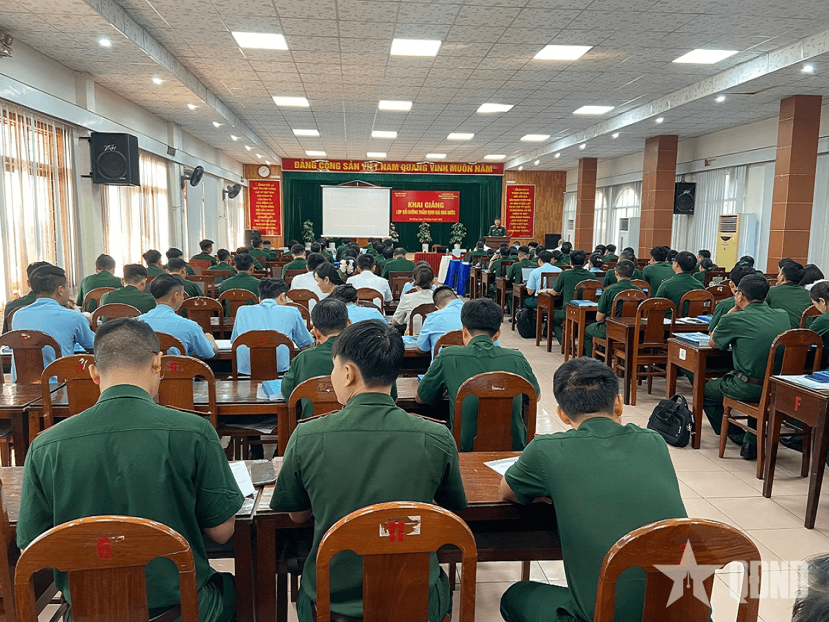 Khai giảng lớp bồi dưỡng thẩm định giá Nhà nước