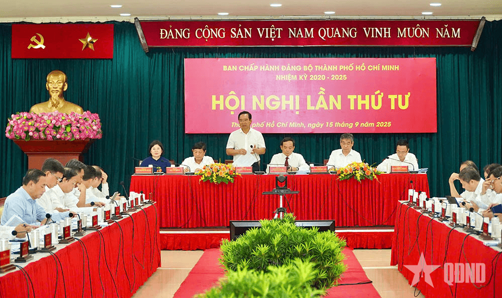 Thành ủy TP Hồ Chí Minh bàn giải pháp phát triển kinh tế, góp ý dự thảo văn kiện Đại hội