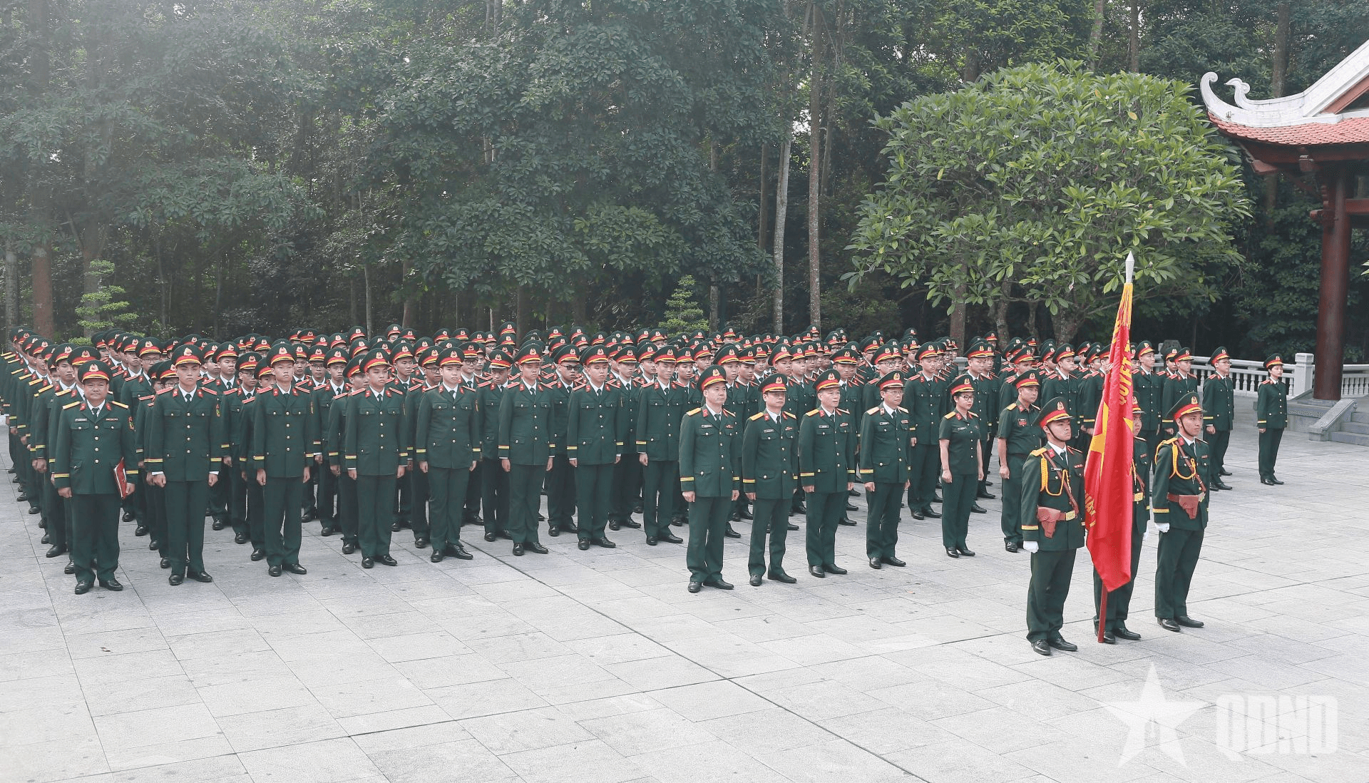 Học viên Học viện Quân y hứa quyết tâm với Bác Hồ tại Khu Di tích K9