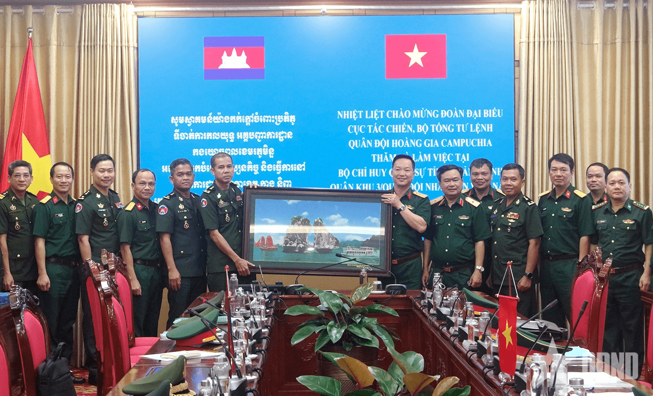 Bộ CHQS tỉnh Quảng Ninh tiếp đoàn cán bộ quân sự cao cấp Campuchia