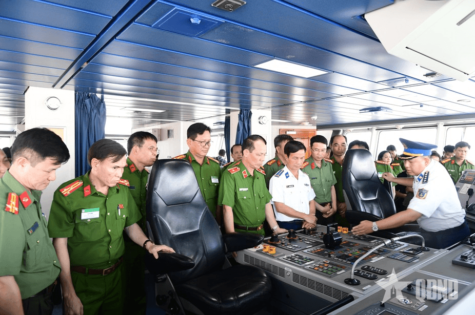 Đoàn cán bộ, học viên Học viện Cảnh sát nhân dân nghiên cứu, học tập thực tế tại Bộ tư lệnh Vùng Cảnh sát biển 1