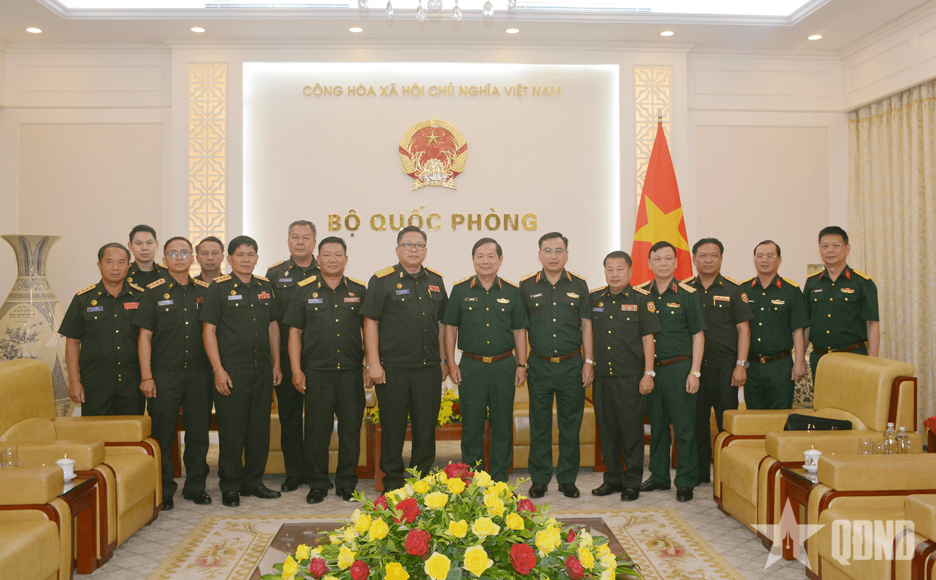 Thượng tướng Lê Huy Vịnh tiếp đoàn Tổng cục Kỹ thuật, Bộ Quốc phòng Lào