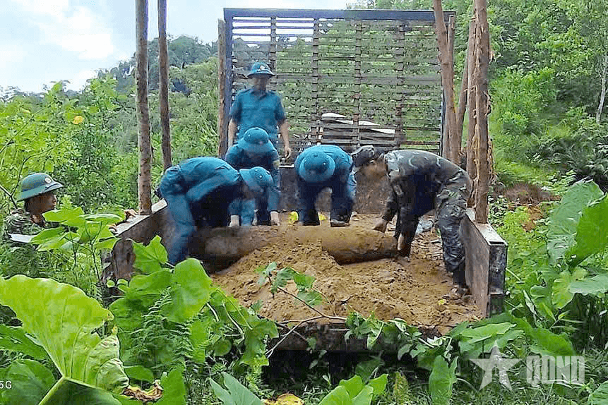 Nghệ An: Hủy nổ thành công quả bom hơn 220kg còn nguyên kíp nổ