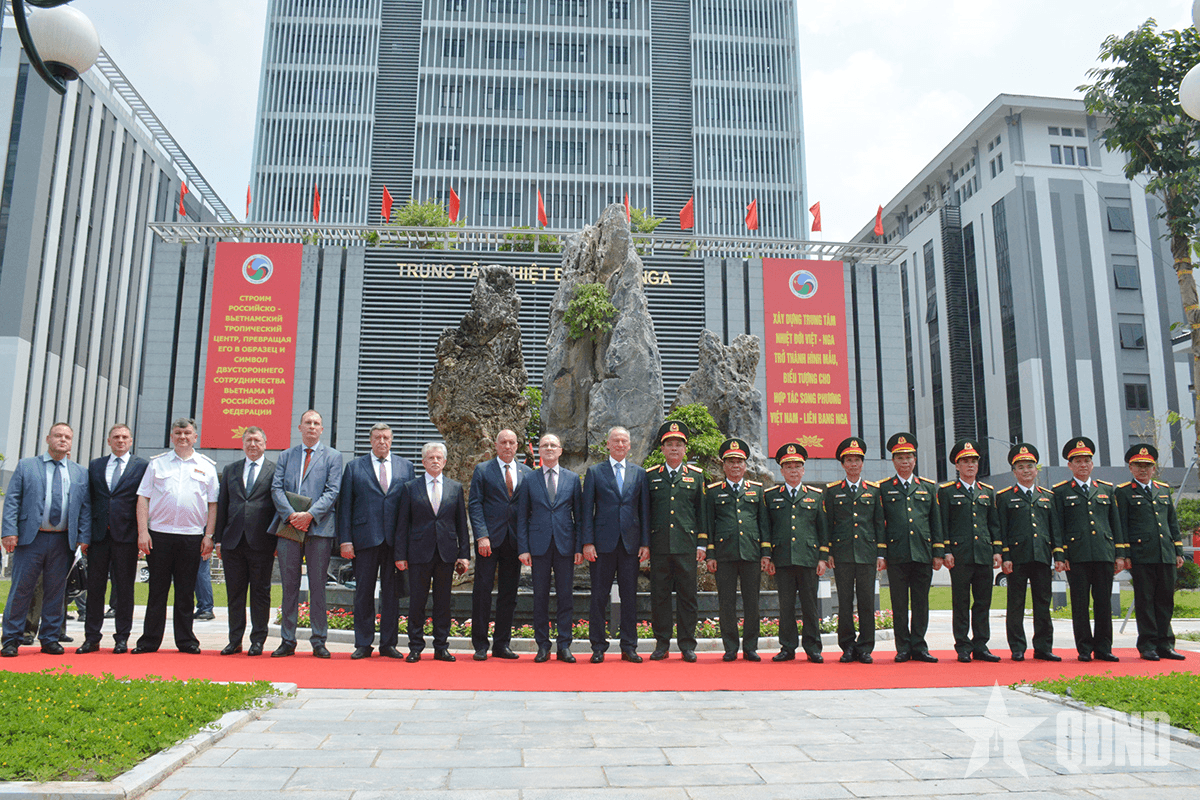 Trợ lý Tổng thống, Chủ tịch Hội đồng Biển Liên bang Nga thăm Trung tâm Nhiệt đới Việt - Nga