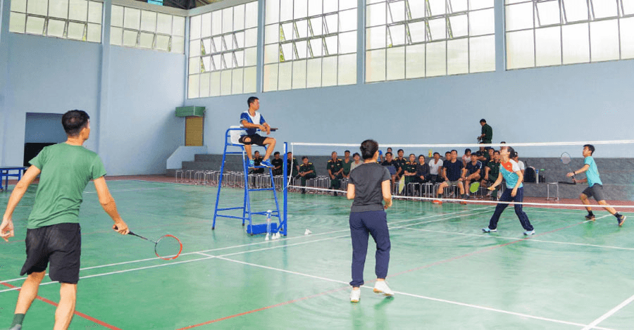 Khuyến khích cán bộ tập luyện cầu lông
