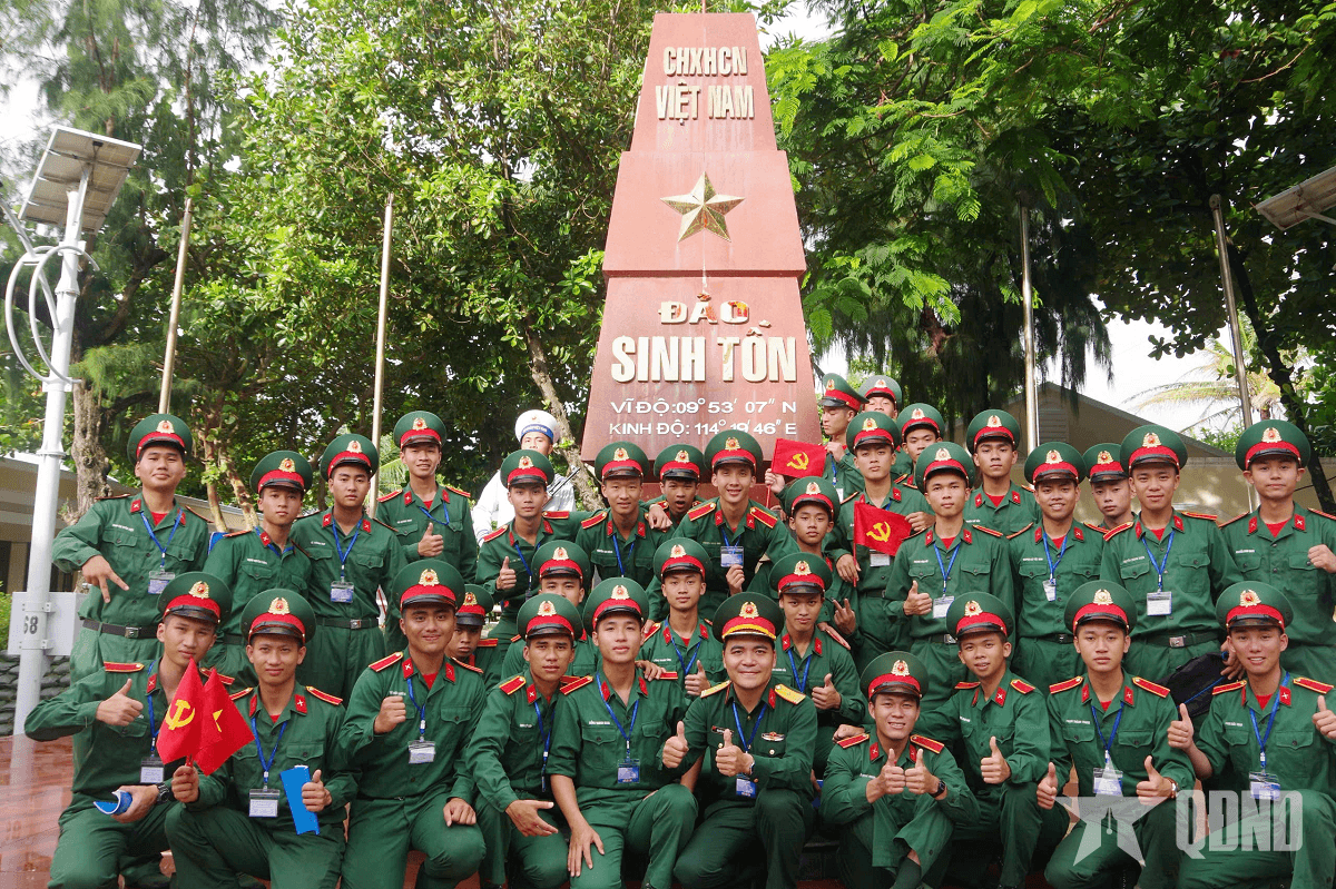 Ra thăm Trường Sa thêm yêu Tổ quốc