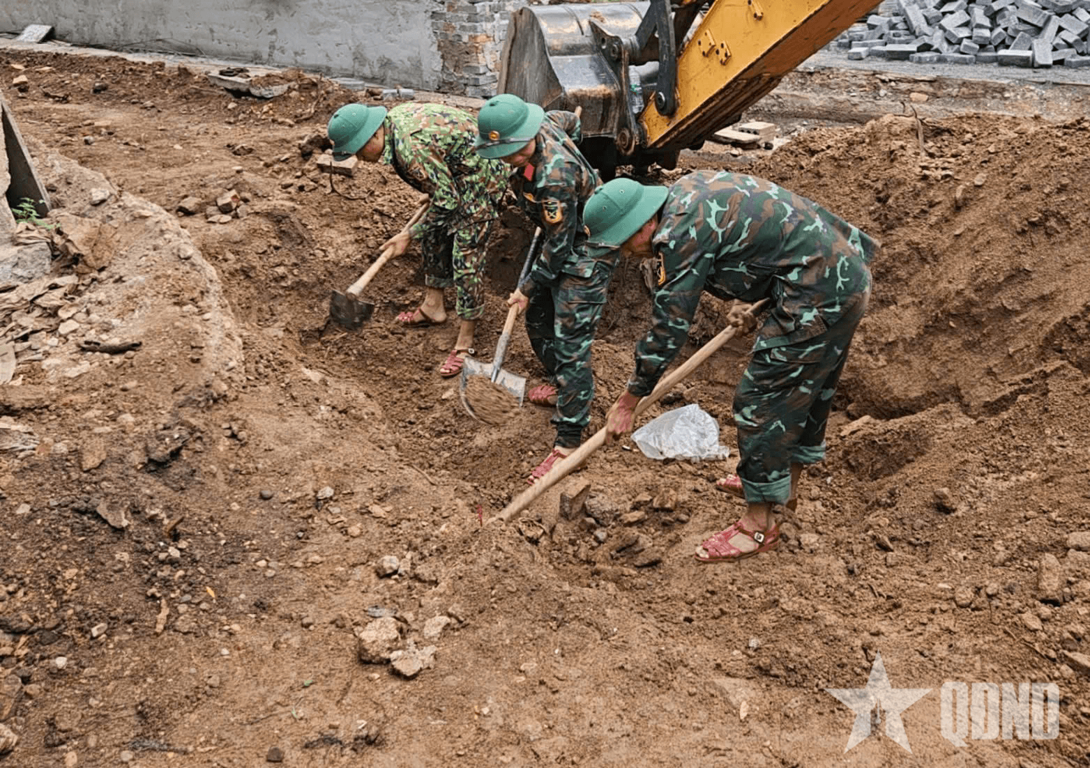 Phát hiện, cất bốc 2 hài cốt liệt sĩ tại Quảng Trị