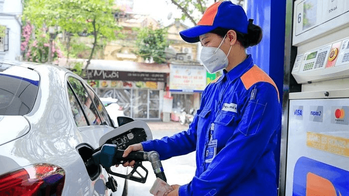 Từ chiều nay (18-9), giá xăng dầu đồng loạt tăng