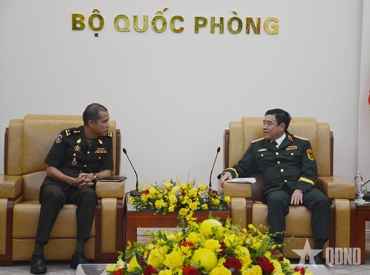 Thiếu tướng Nguyễn Bá Lực tiếp đoàn Cục Tác chiến, Bộ Tổng tư lệnh Quân đội Hoàng gia Campuchia