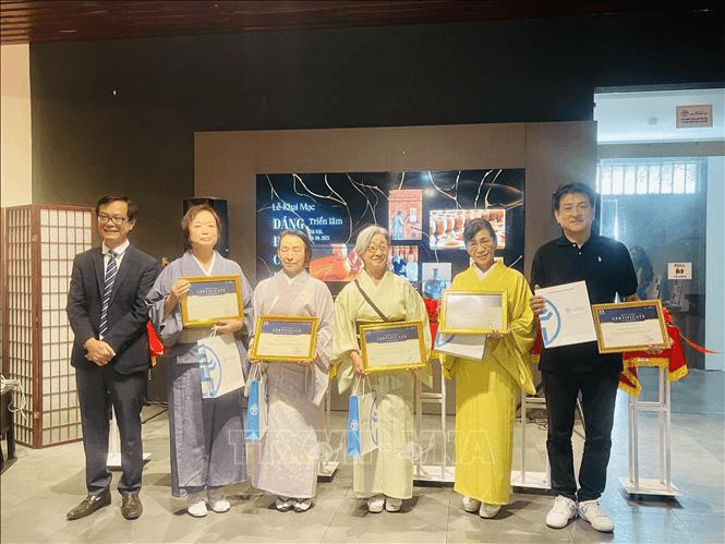 Triển lãm “Dáng hình của đất”
