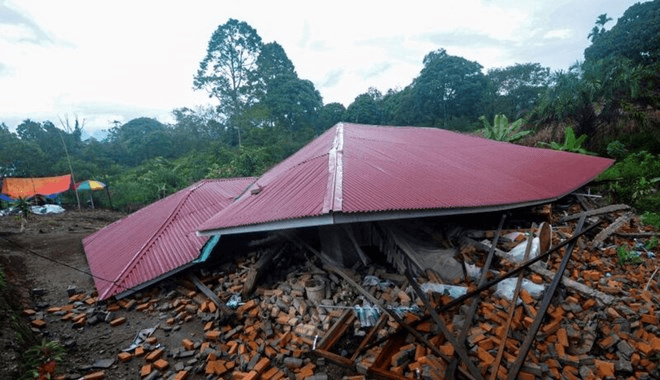 Động đất tại Indonesia, nhiều công trình sập đổ