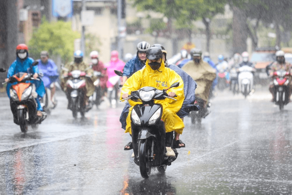 Thời tiết hôm nay (20-9): Bão số 8 suy yếu, Bắc Bộ mưa rải rác