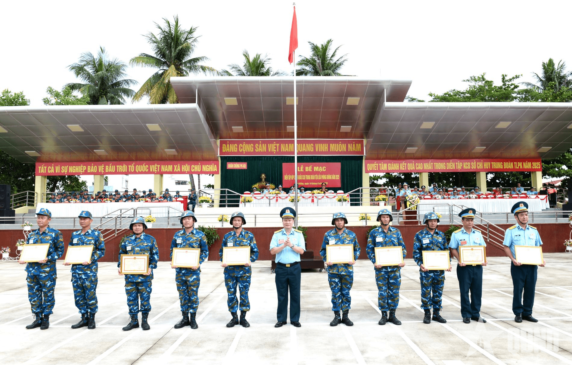 Bế mạc diễn tập kíp chiến đấu sở chỉ huy trung đoàn tên lửa phòng không năm 2025
