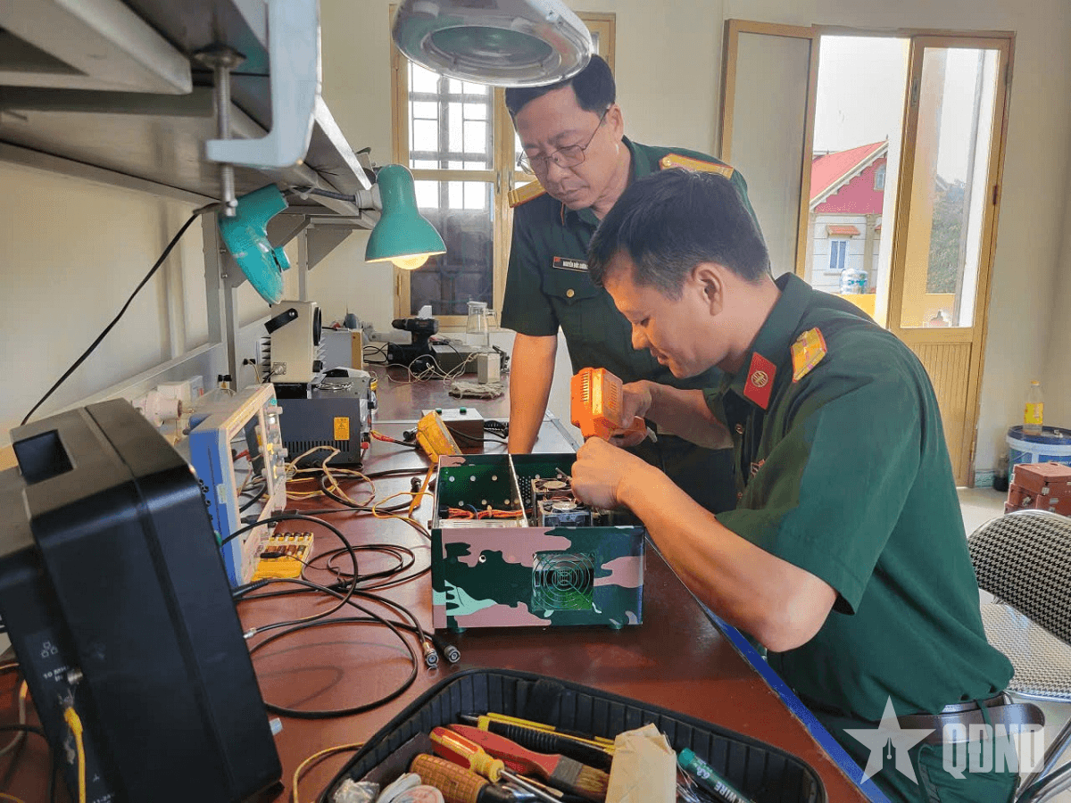 Góp phần giữ vững “mạch máu” thông tin liên lạc