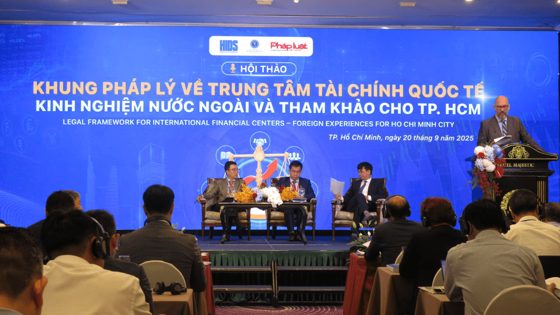 Kinh nghiệm nước ngoài về thành lập Trung tâm tài chính Quốc tế tại Việt Nam