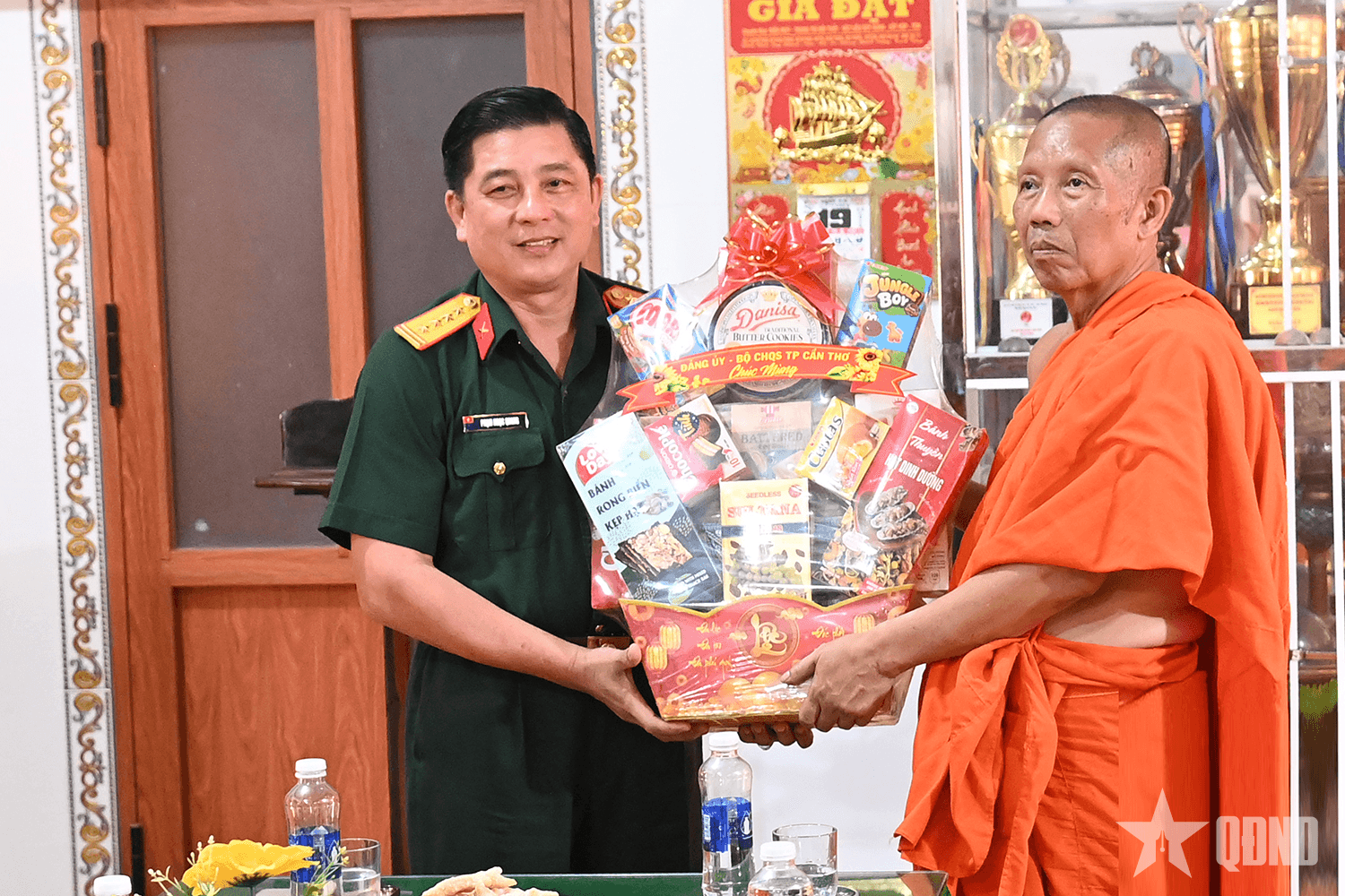 Bộ CHQS TP Cần Thơ thăm, chúc mừng Sene Dolta đồng bào Khmer