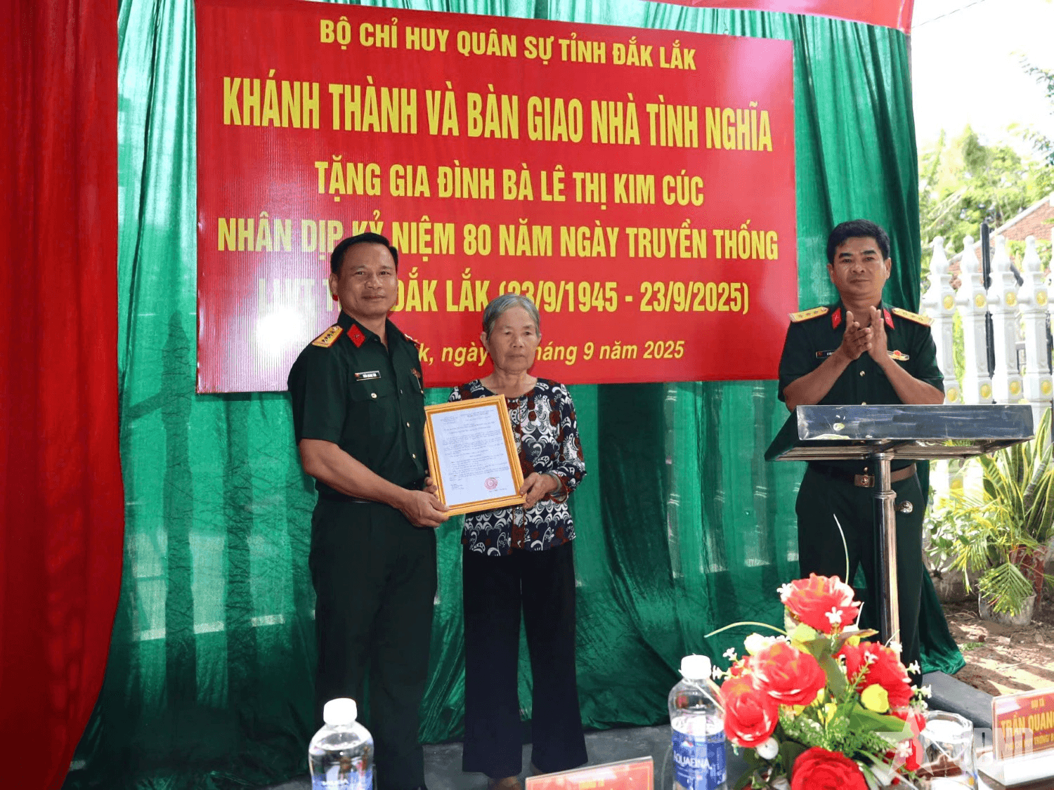 Bộ CHQS tỉnh Đắk Lắk trao nhà tình nghĩa tặng thân nhân liệt sĩ