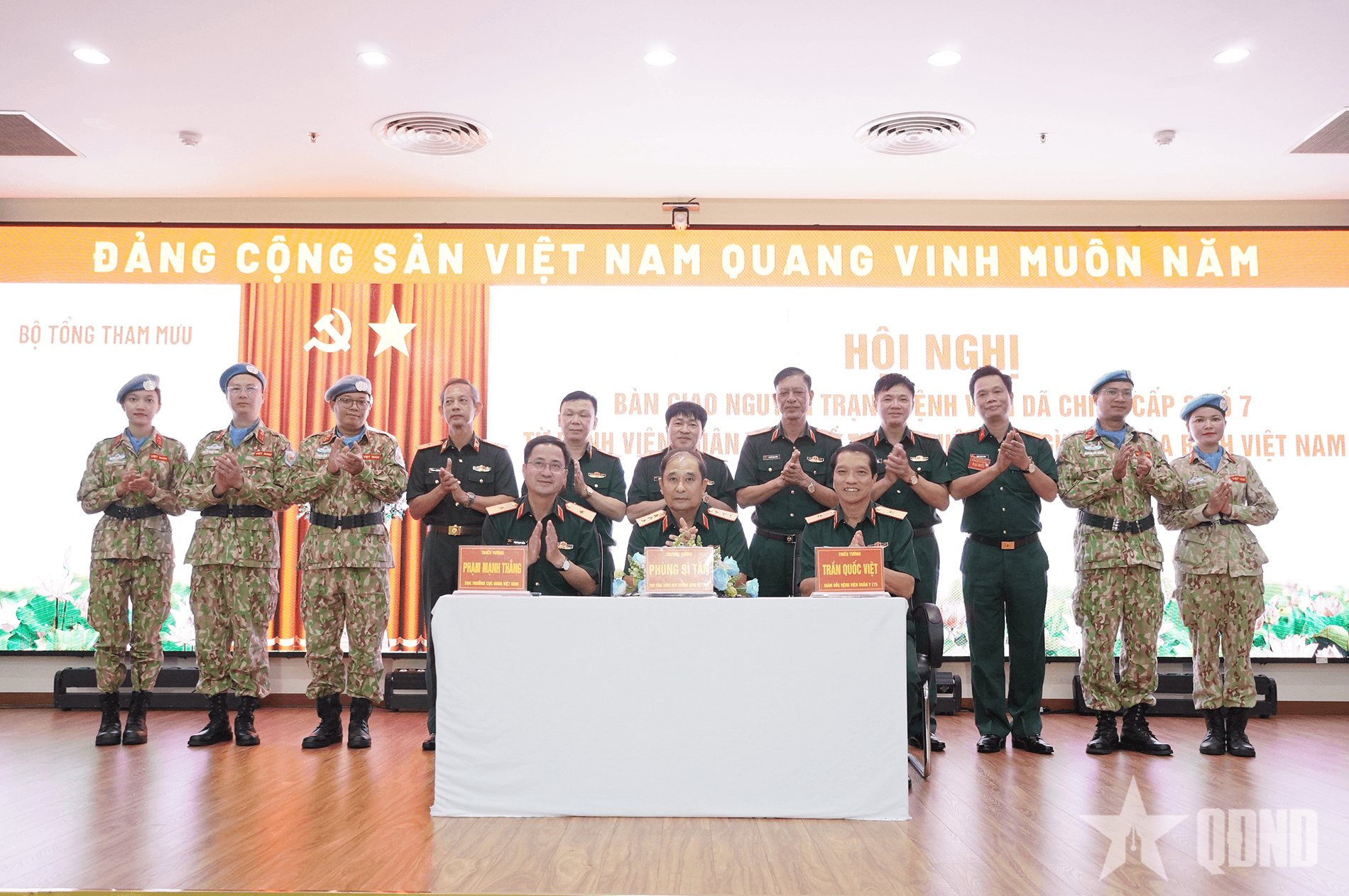 Thượng tướng Phùng Sĩ Tấn chủ trì bàn giao Bệnh viện dã chiến cấp 2 số 7 về Cục Gìn giữ hòa bình Việt Nam