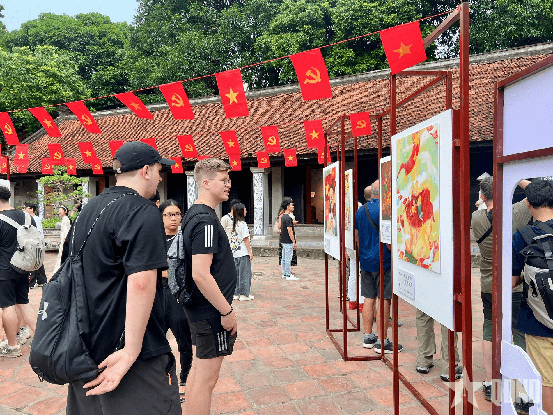 Thêm yêu Tổ quốc qua trưng bày “Dân tộc tự hào”